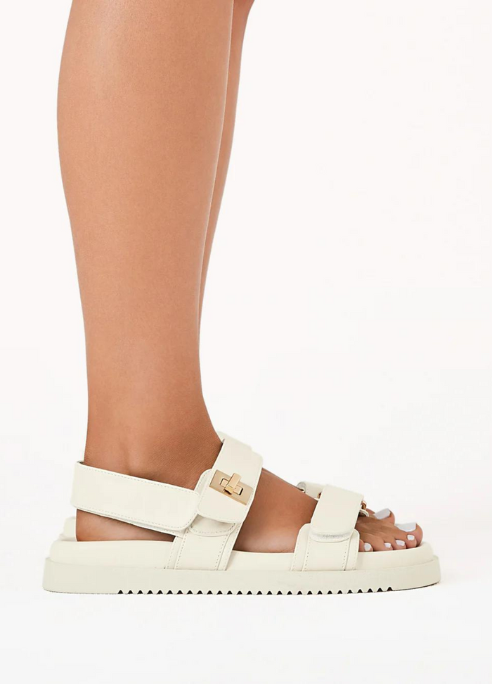 Alvina Sandal